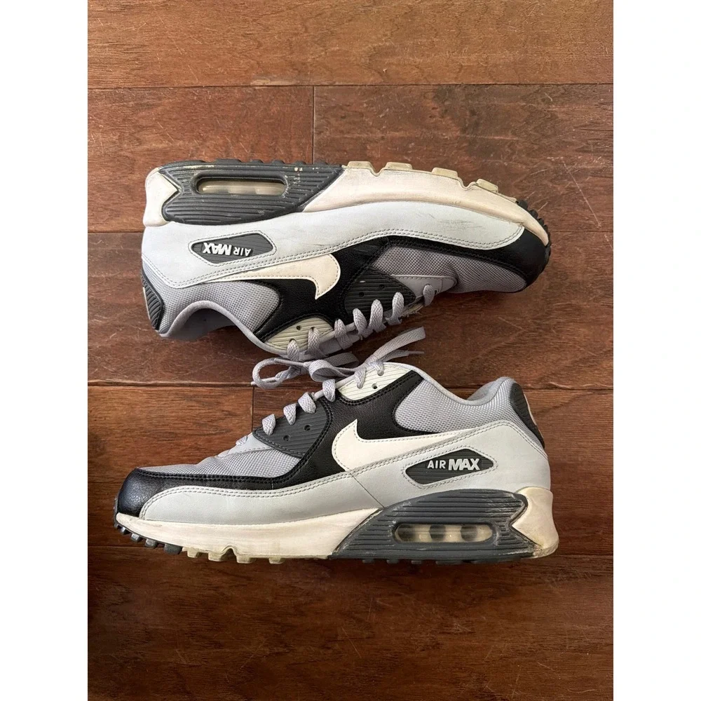 Nike Air Max 90 Essential Wolf Grey Black White 537384-083 Mens Size 10 Sneakers